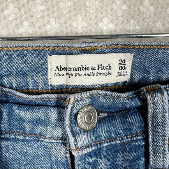 Abercrombie‎ & Fitch Curve Love Ultra High Rise Ankle Straight Jeans - Picture 2 of 3